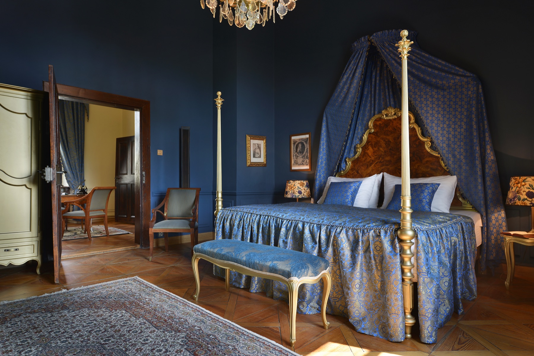 Bed linen, Window décor, Throws – Q-TEX project, hotel room