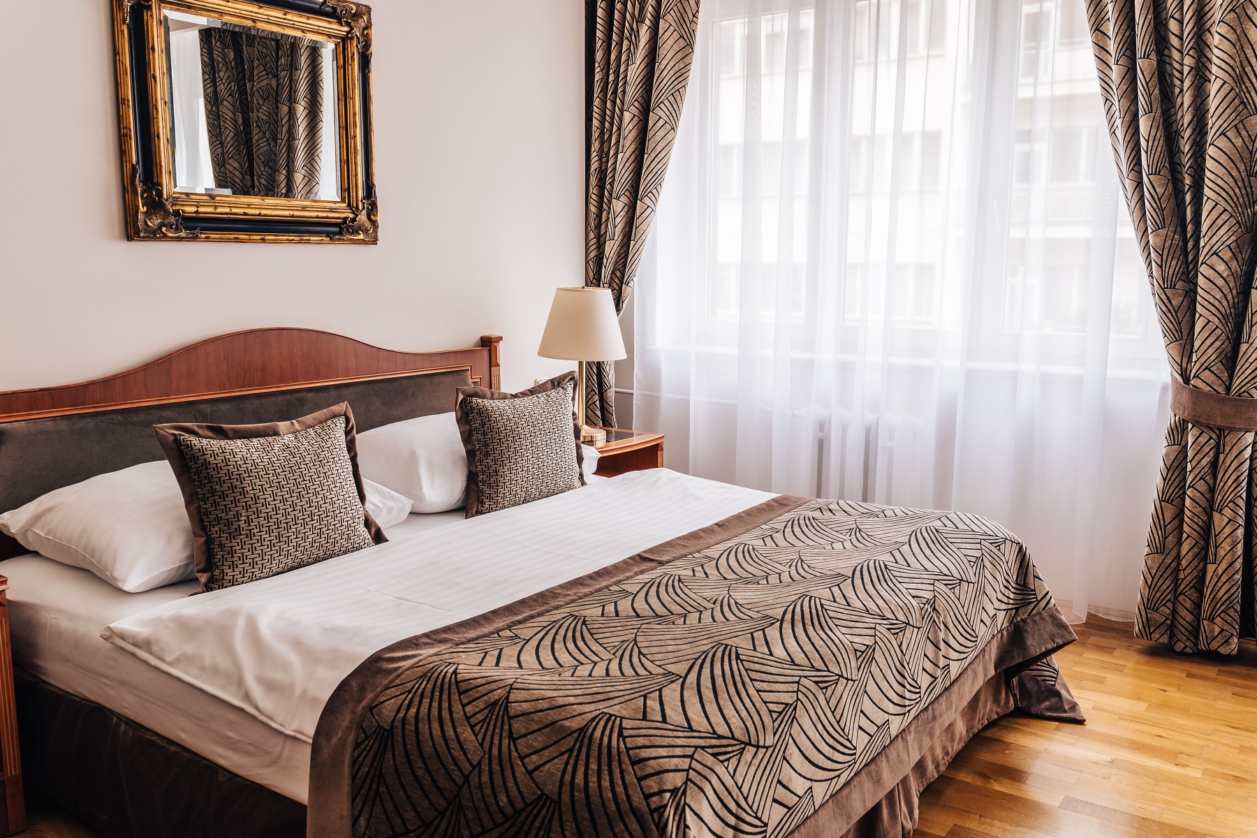 Bed linen, Throws, Window décor – Q-TEX project, hotel room