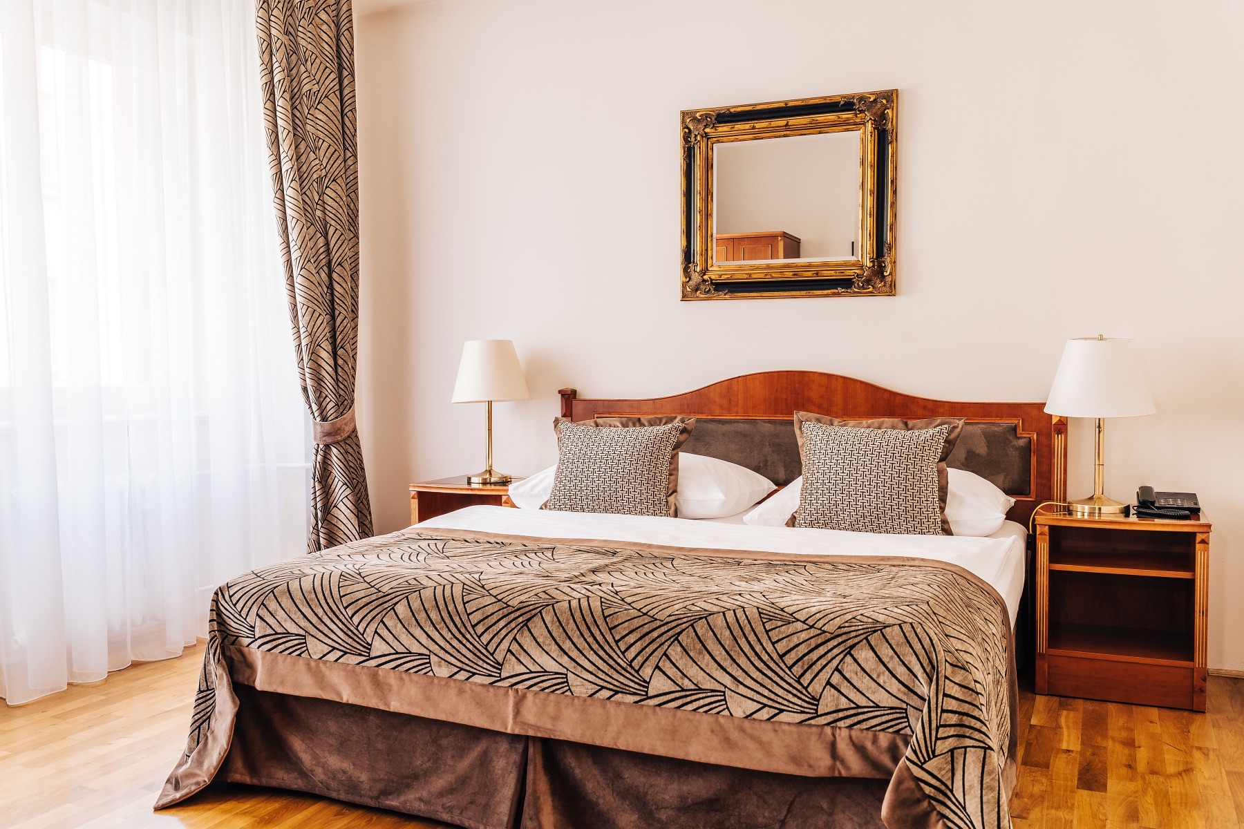 Bed linen, Throws, Window décor – Q-TEX project, hotel room