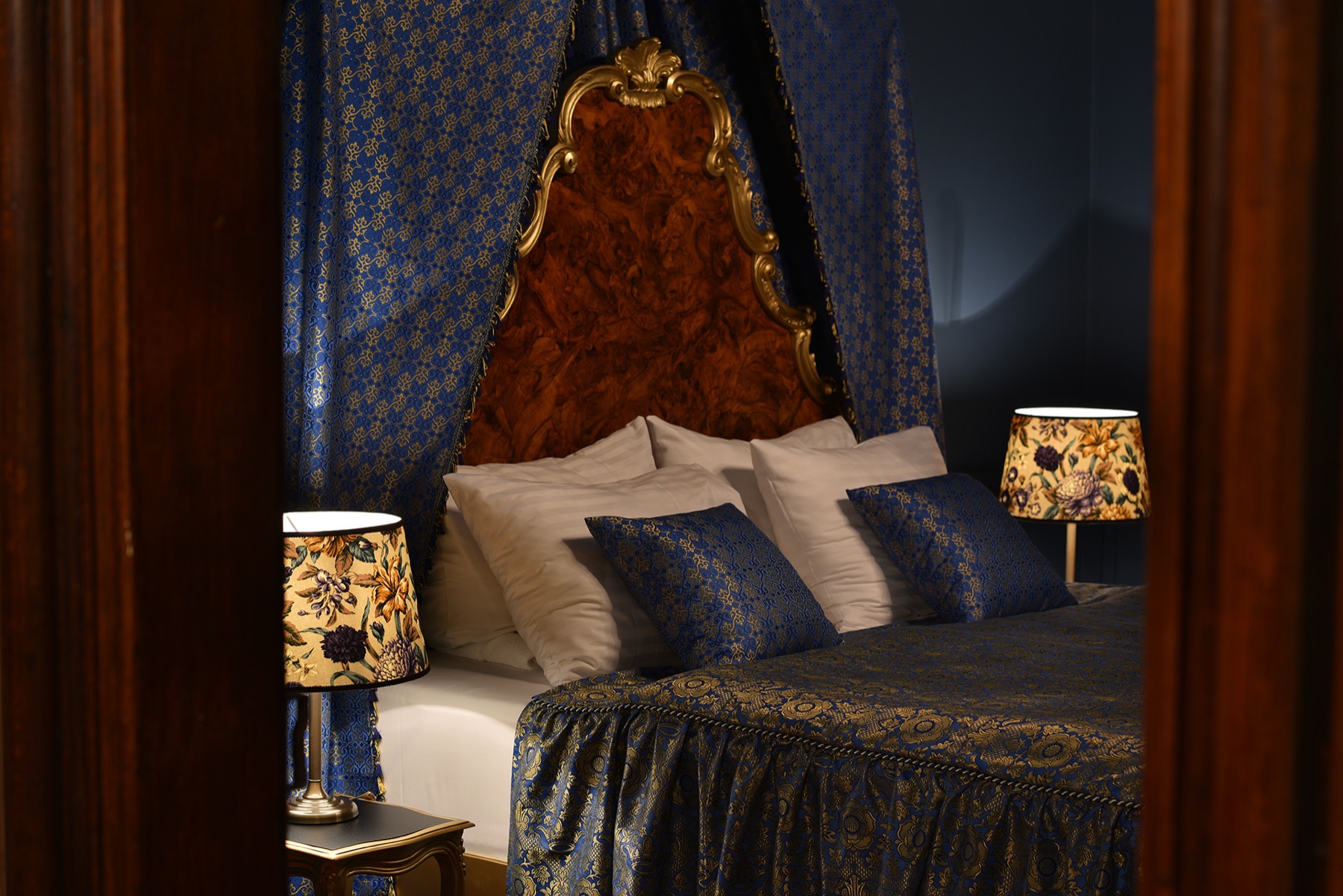 Bed linen, Window décor – Q-TEX project, hotel room
