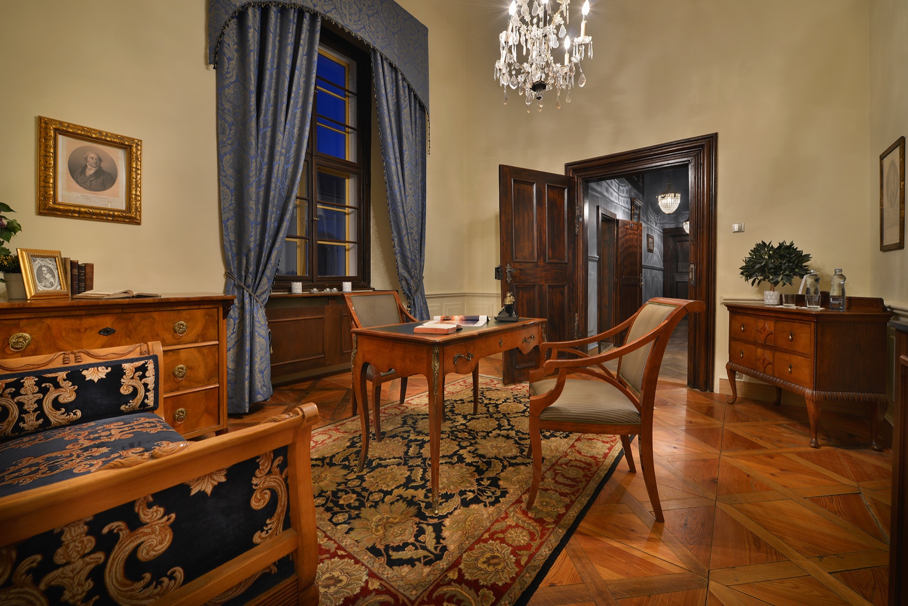 Window décor, Upholstery – Q-TEX project, hotel room